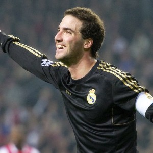 开云体育移动版-曼斯菲尔德锋线持续发力，野马军团全力冲刺，曼斯菲尔德传