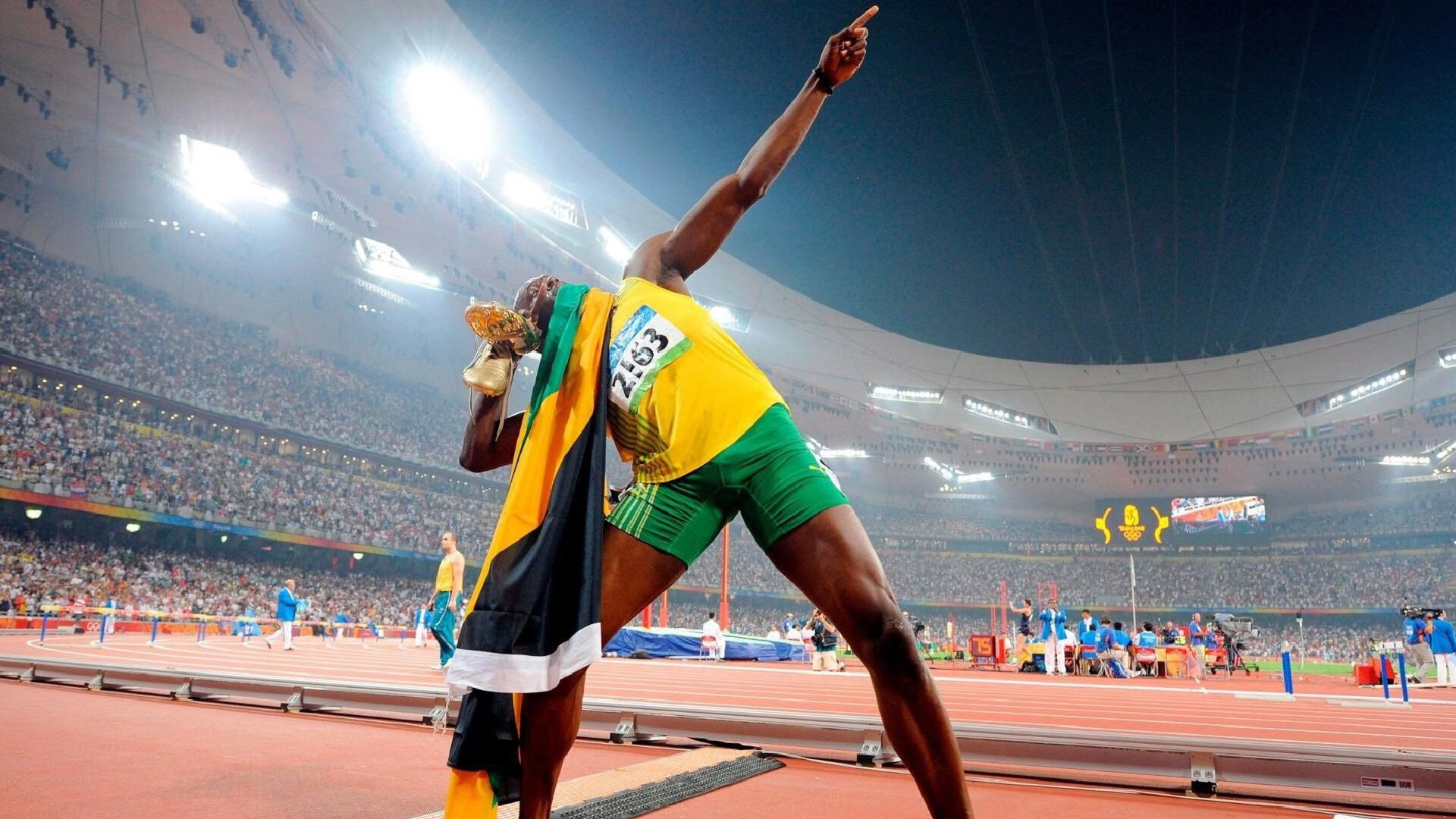 “中国足球职业联赛新纪元：多样化发展”，中国实行足球职业联赛